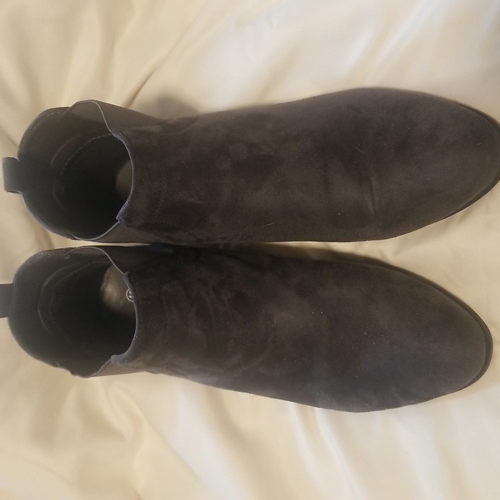 Refresh Grey boots